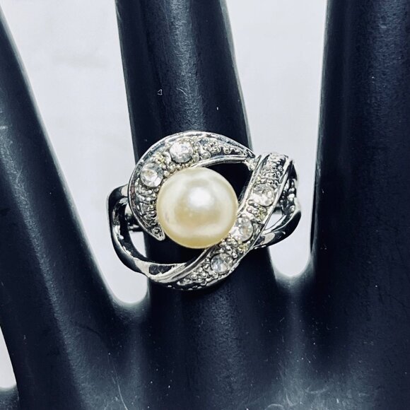 Silver Tone Statement Ring W/Faux Pearl And Rhinestone Accents Size 4.75 (R446) - Picture 2 of 7